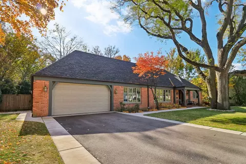 1443 Woodhill Dr, Northbrook, IL 60062