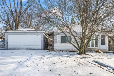 969 Berkley St, Carpentersville, IL 60110
