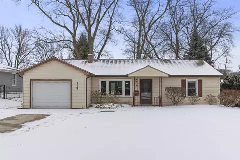 722 Countryside Dr, Wheaton, IL 60187