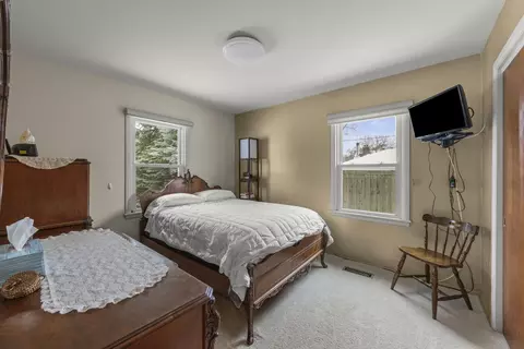 Bedroom - 722 Countryside Dr, Wheaton, IL 60187 photo 1 of 3