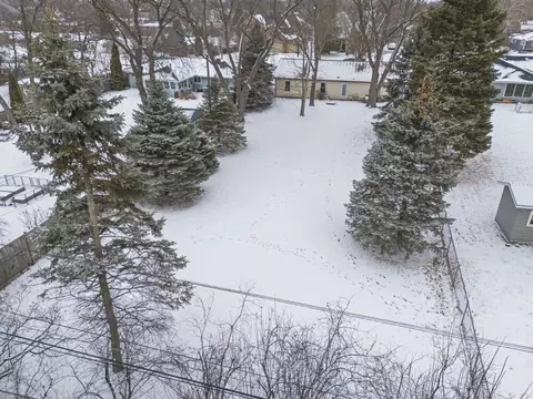 View/Area - 722 Countryside Dr, Wheaton, IL 60187 photo 2 of 6