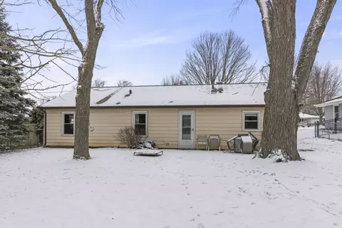 Exterior - 722 Countryside Dr, Wheaton, IL 60187 photo 2 of 3