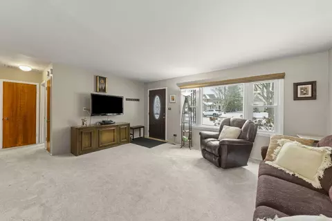 Other - 722 Countryside Dr, Wheaton, IL 60187 photo 3 of 4