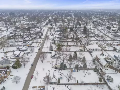 View/Area - 722 Countryside Dr, Wheaton, IL 60187 photo 6 of 6