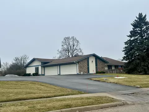925 Wiltshire Dr #D, Mchenry, IL 60050