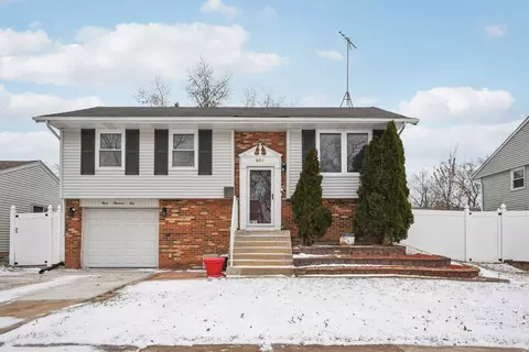301 Villa Rd, Streamwood, IL 60107