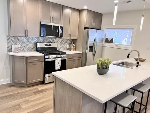 Kitchen - 16607 Winchester Ave, Markham, IL 60428 photo 5 of 6