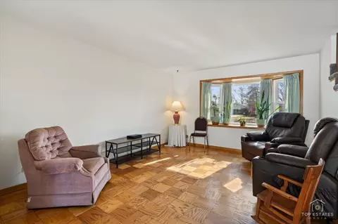 Living - 2302 Fulle St, Rolling Meadows, IL 60008 photo 1 of 2