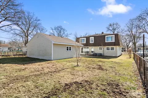 Exterior - 2302 Fulle St, Rolling Meadows, IL 60008 photo 4 of 4