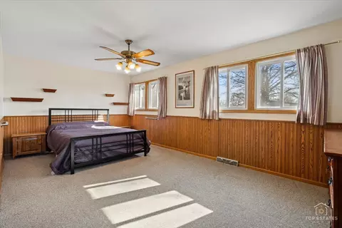 Bedroom - 2302 Fulle St, Rolling Meadows, IL 60008 photo 3 of 7
