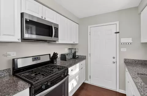 Entry Way - 522 Apache Ln, Carol Stream, IL 60188 photo 1 of 1