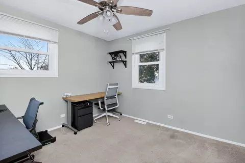 Bedroom - 522 Apache Ln, Carol Stream, IL 60188 photo 3 of 3