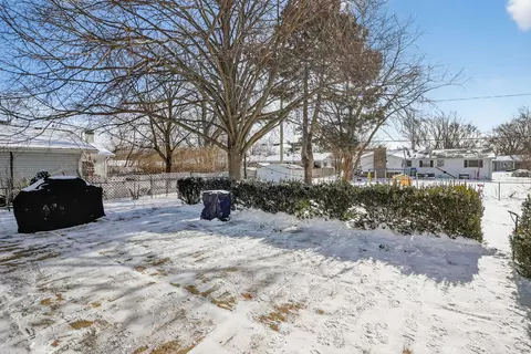 Exterior - 522 Apache Ln, Carol Stream, IL 60188 photo 2 of 4
