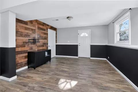 Living - 522 Apache Ln, Carol Stream, IL 60188 photo 5 of 5