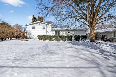 Exterior - 522 Apache Ln, Carol Stream, IL 60188 photo 4 of 4