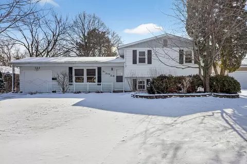 522 Apache Ln, Carol Stream, IL 60188