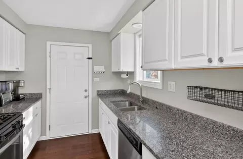 Kitchen - 522 Apache Ln, Carol Stream, IL 60188 photo 1 of 2