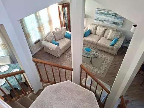 Living - 1033 Interloch Ct, Algonquin, IL 60102 photo 2 of 3