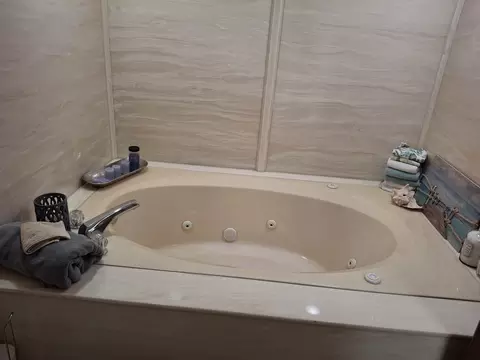 Bath - 1033 Interloch Ct, Algonquin, IL 60102 photo 3 of 4