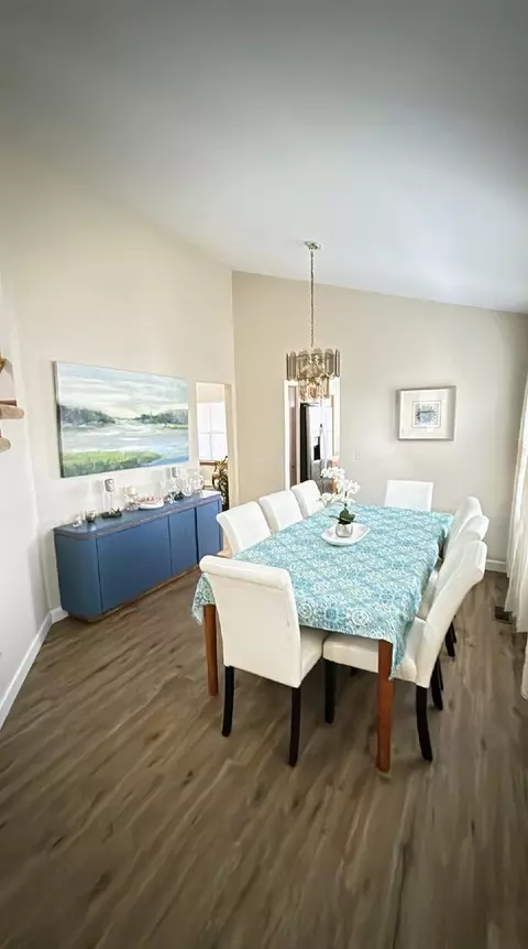 Dining - 1033 Interloch Ct, Algonquin, IL 60102 photo 2 of 2