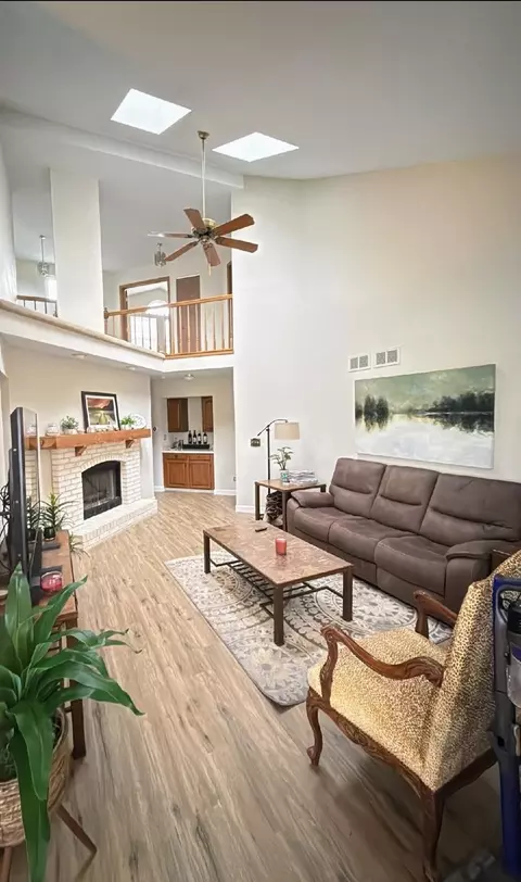 Living - 1033 Interloch Ct, Algonquin, IL 60102 photo 3 of 3