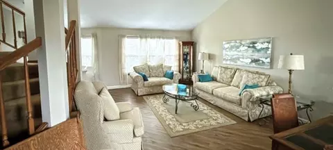 Living - 1033 Interloch Ct, Algonquin, IL 60102 photo 1 of 3