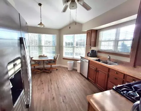 Kitchen - 1033 Interloch Ct, Algonquin, IL 60102 photo 1 of 1