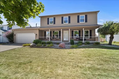 404 Lake Shore Cir, Bloomington, IL 61704