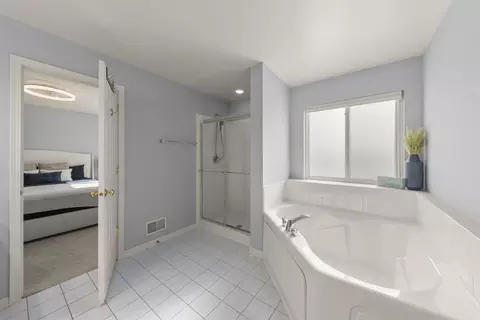 Bath - 25301 Pavilion Pl, Plainfield, IL 60585 photo 3 of 5
