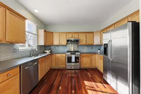 Kitchen - 25301 Pavilion Pl, Plainfield, IL 60585 photo 2 of 2