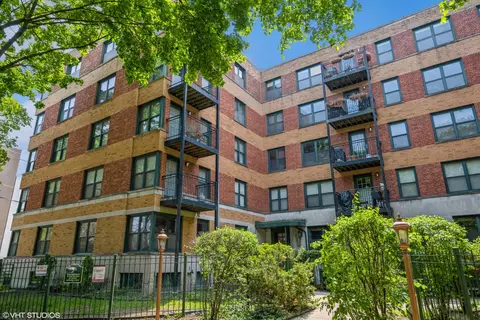 2545 W Catalpa Ave #4A, Chicago, IL 60625