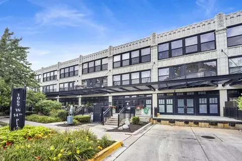 1069 W 14th Pl #225, Chicago, IL 60608