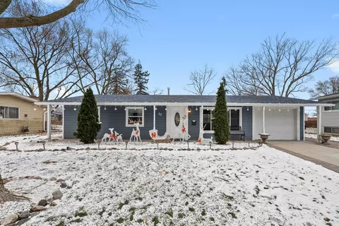 11 Greenfield Rd, Montgomery, IL 60538