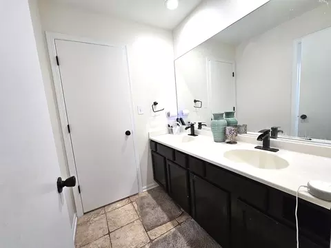 Bath - 5417 Christopher Dr, Oak Forest, IL 60452 photo 3 of 4