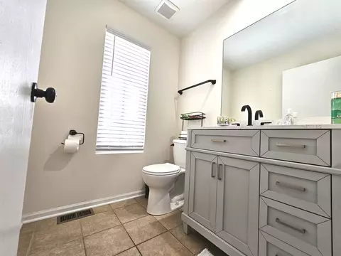 Bath - 5417 Christopher Dr, Oak Forest, IL 60452 photo 2 of 4