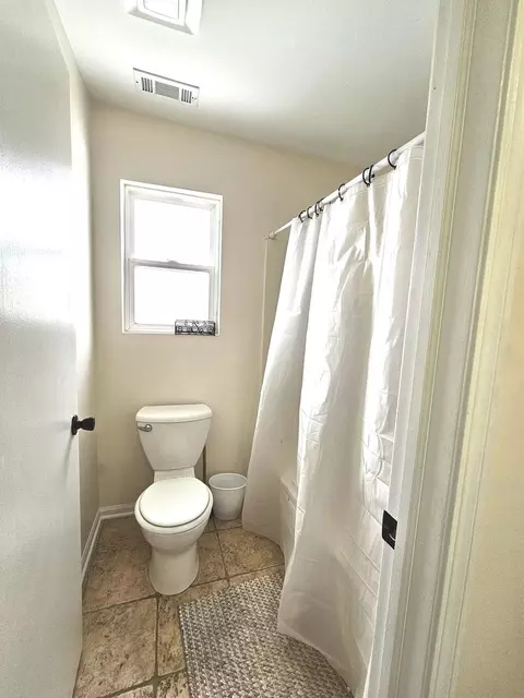 Bath - 5417 Christopher Dr, Oak Forest, IL 60452 photo 4 of 4