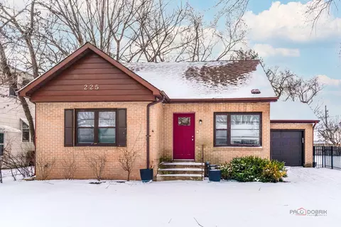 225 Walker Pl, Mundelein, IL 60060