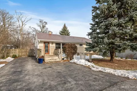 58 E 55th St, Westmont, IL 60559