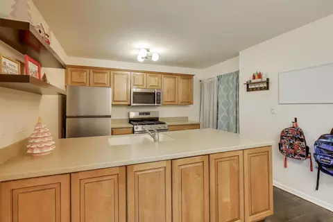 Kitchen - 46 Oak Valley Dr, Cary, IL 60013 photo 1 of 2