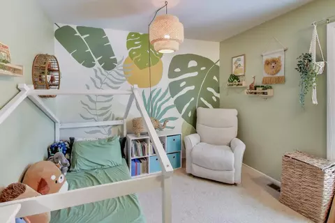Bedroom - 46 Oak Valley Dr, Cary, IL 60013 photo 3 of 4