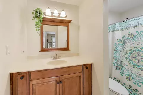 Bath - 46 Oak Valley Dr, Cary, IL 60013 photo 3 of 3