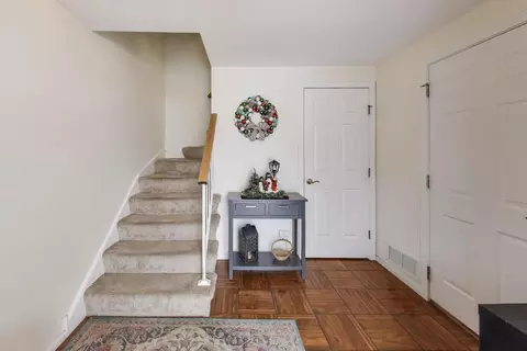 Entry Way - 46 Oak Valley Dr, Cary, IL 60013 photo 2 of 2