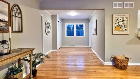 Entry Way - 1509 Pine St, Mchenry, IL 60050 photo 1 of 1