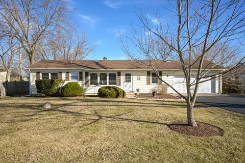 2 N643 Diane Ave, Glen Ellyn, IL 60137