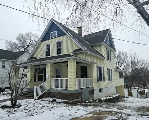 916 S Hennepin Ave, Dixon, IL 61021