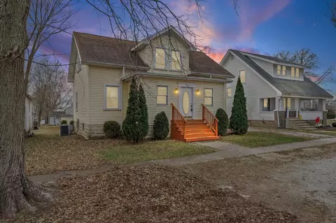 113 E Columbus St, Sibley, IL 61773