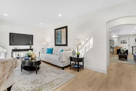 10141 S Artesian Ave, Chicago, IL 60655 photo 4