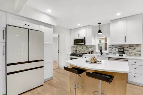10141 S Artesian Ave, Chicago, IL 60655 photo 8