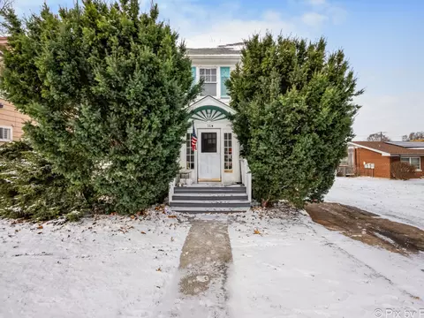 14 N Highland Ave, Aurora, IL 60506