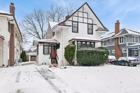 637 N Grove Ave, Oak Park, IL 60302